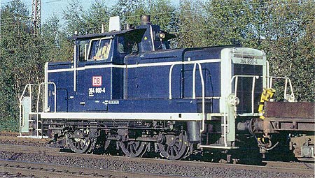 Diesel locomotive BR 364 with digitally remote controlled coupli<br /><a href='images/pictures/Roco/63379.jpg' target='_blank'>Full size image</a>